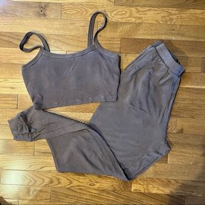 Alo Yoga Ribbed lounge Set in Hot Cocoa